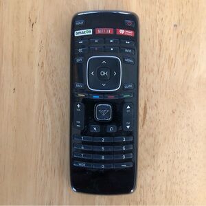 VIZIO TV REMOTE XRT112:00111203000 Tested & Working Uses 2 AAA Batteries EUC